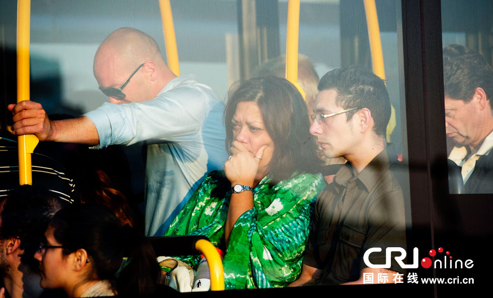 马航MH17坠毁家属失声痛哭 情绪激动（高清组图）