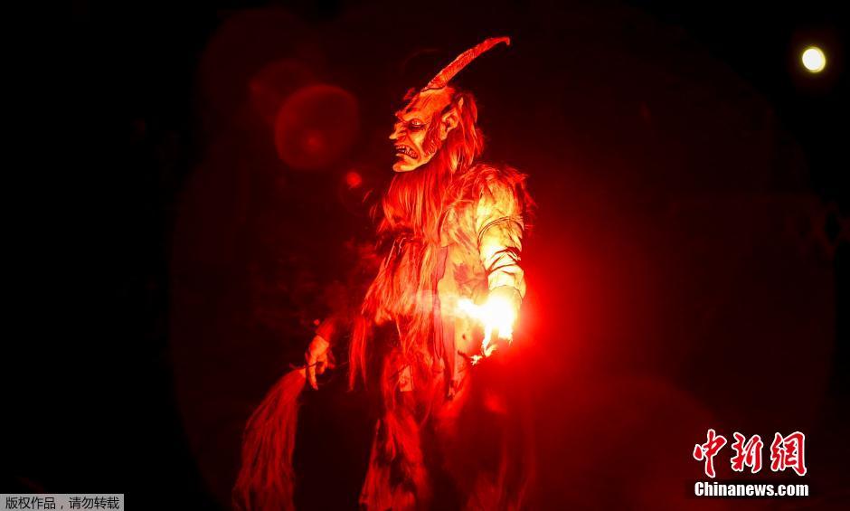奥地利举行传统Krampus怪兽游行（高清组图）