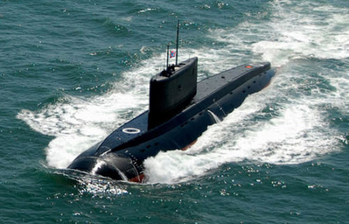 俄海军正式接收第二艘“阿尔罗萨”级柴电潜艇