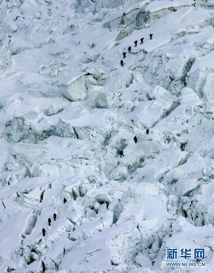 尼泊尔地震雪崩导致至少8名登山者死亡