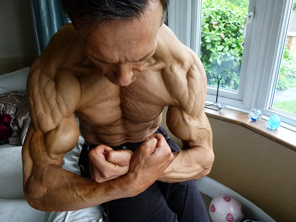 45岁“搬砖工”体脂逆天：肌肉如标本爆C罗乔丹（组图）