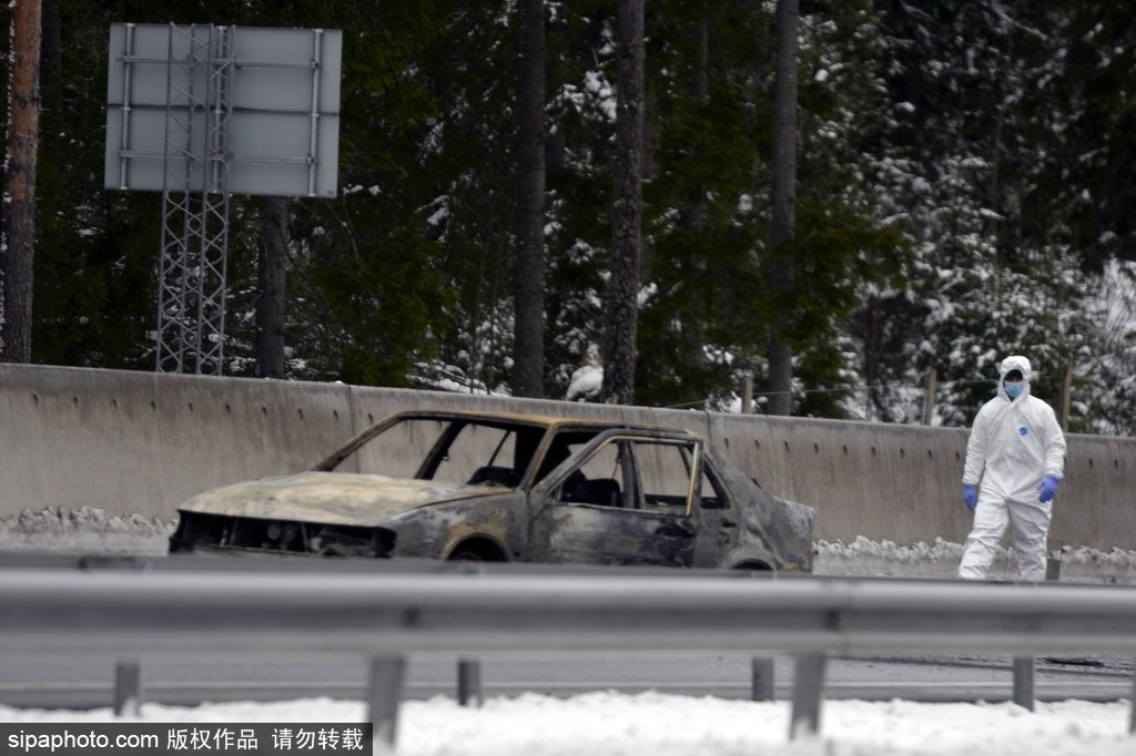 芬兰一辆运钞车被劫 车辆被焚回归零件状态（组图）