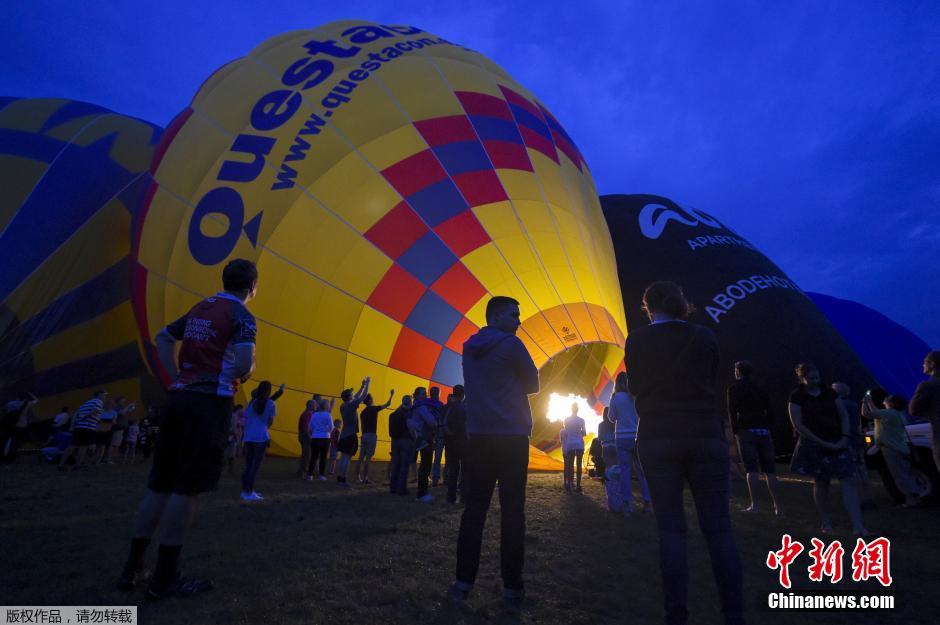 澳大利亚首都举行第三十届热气球节（组图）
