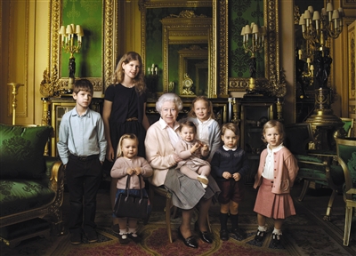 英国女王90大寿：晒“四世同堂”亲情与民同庆