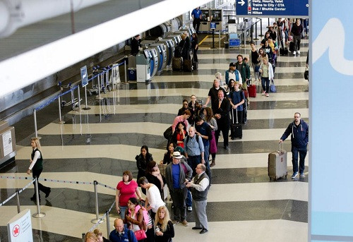 机场安检效率低引不满 美国安全部门高官被解职