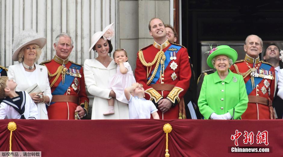 英女王90大寿庆典 乔治夏洛特兄妹最抢镜（组图）