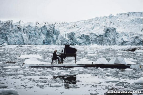 新媒：冰川急速融化 钢琴家为北极奏《挽歌》