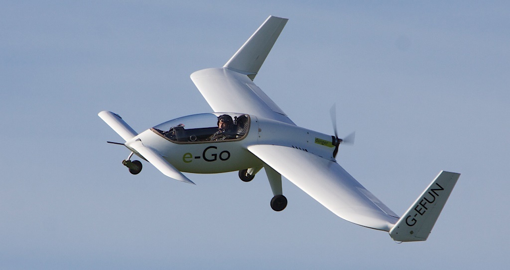 英国公司推出单座电动飞机：停车库不成问题