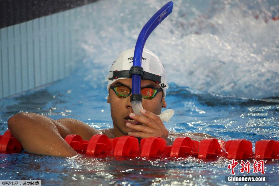 奥运会难民选手亮相 游泳池内训练