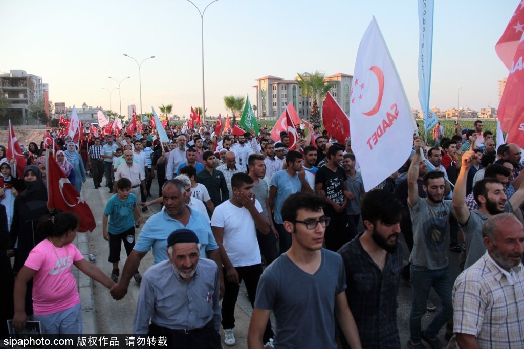 土耳其亚达那反美抗议 强烈要求引渡居伦