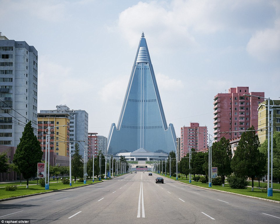 摄影师带你领略朝鲜建筑独特美：无广告 很清新（组图）