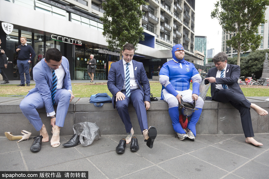 澳大利亚男性团体穿高跟鞋示威 反对女性施暴（组图）