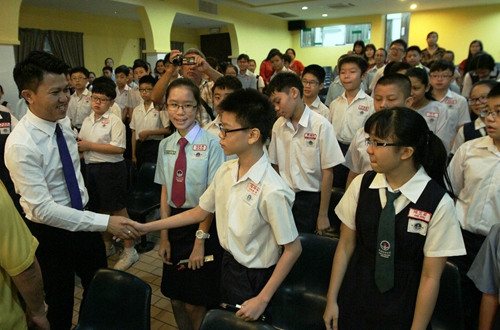 马来西亚8万余华小学生参加小六评估考试(图)