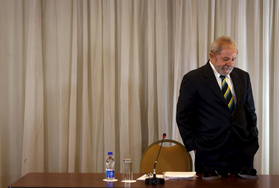 巴西前总统卢拉被指涉贪腐案 法官裁定其必须受审