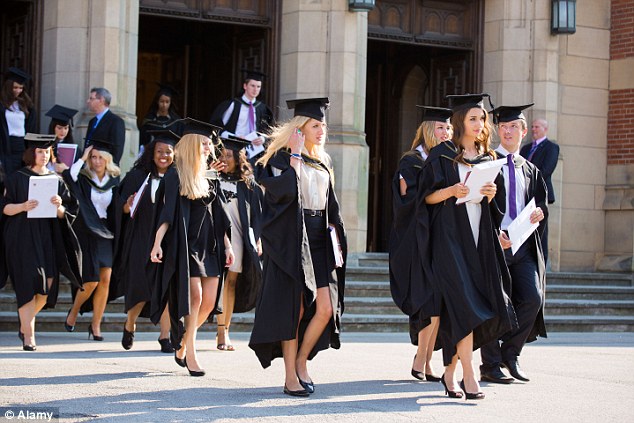英国或出台养老金“双级制度” 对大学毕业生不利