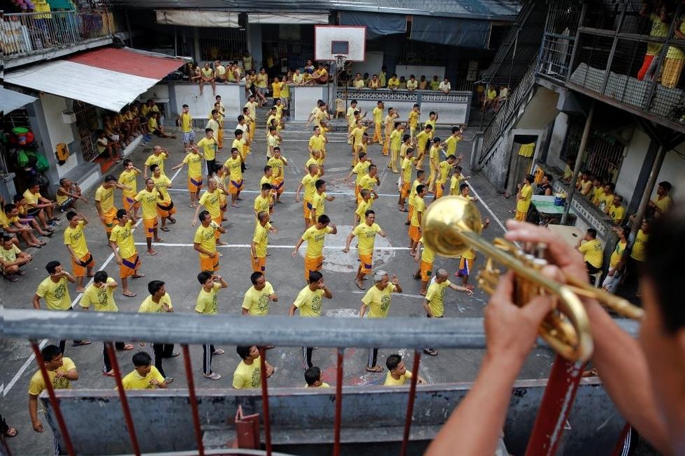 菲律宾扫毒进行时 马尼拉监狱人满为患（组图）