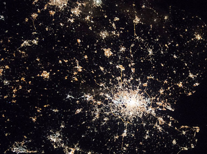 组图：太空中欣赏城市夜景 闪亮灯光打造绝美地球