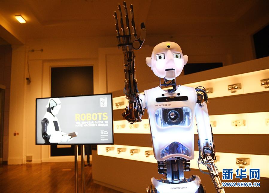 组图：伦敦举行机器人展览 展出超过100个机器人