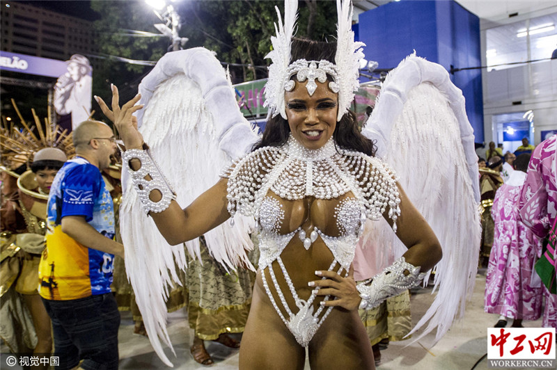 巴西里约热内卢举行狂欢节 奇葩造型亮瞎眼(高
