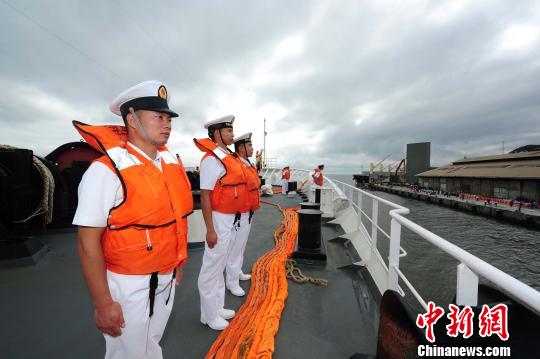 中国海军和平方舟医院船首访塞拉利昂（组图）