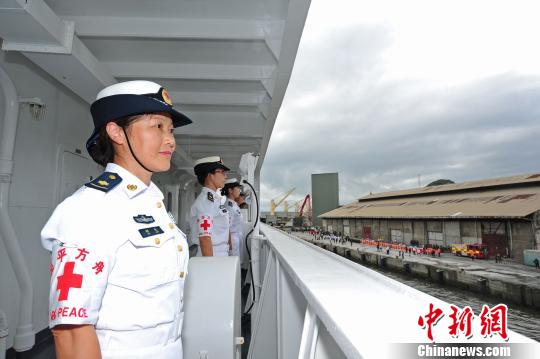 中国海军和平方舟医院船首访塞拉利昂（组图）