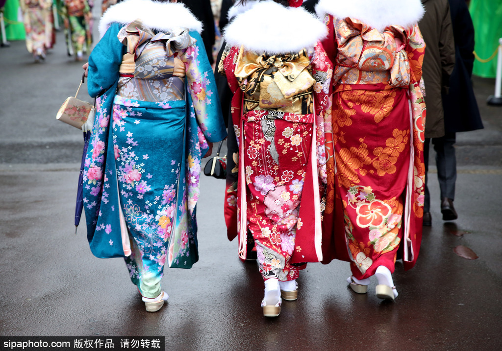 日本东京举办2018 成人节 少女穿和服自拍留念