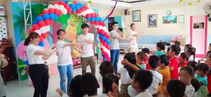 印尼孤儿院里的中国志愿者(图)-中工国际
