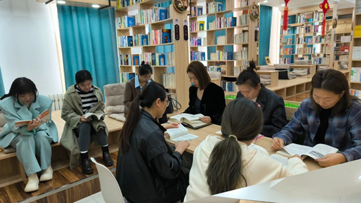 扎兰屯市总工会开展“玫瑰书香”女职工阅读活动